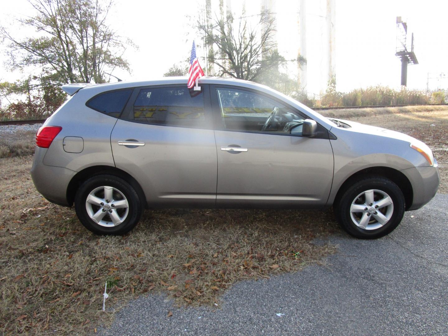 2010 Gray Nissan Rogue S AWD (JN8AS5MV6AW) with an 2.5L L4 DOHC 16V engine, CVT transmission, located at 2553 Airline Blvd, Portsmouth, VA, 23701, (757) 488-8331, 36.813889, -76.357597 - Down Payment: $799 Weekly Payment: $100 APR: 23.9% Repayment Terms: 42 Months ***CALL ELIZABETH SMITH - DIRECTOR OF MARKETING @ 757-488-8331 TO SCHEDULE YOUR APPOINTMENT TODAY AND GET PRE-APPROVED RIGHT OVER THE PHONE*** - Photo#6